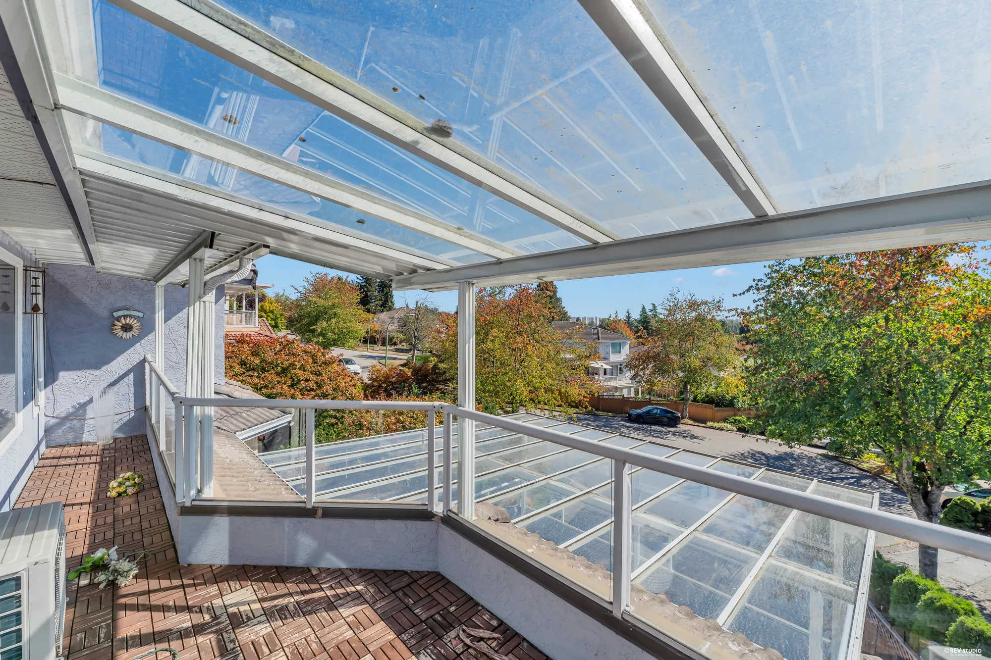 From the terrace toward the garden side: the glass roof, the railing, the trees